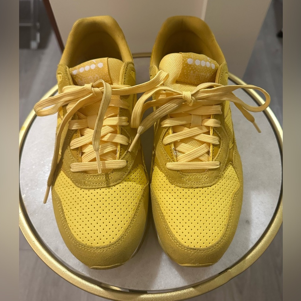 Diadora men’s sneaker, size 7.5, N. 92, Lemon Drop
